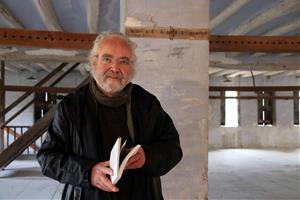 Documenten centenars de grafits fets a les parets d'antics molins paperers després d'anys d'investigació