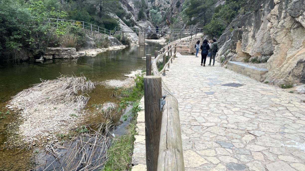 Dol a Vilafranca del Penedès per la mort d'una veïna de 9 anys en el despreniment de roques de la Fontcalda. ACN