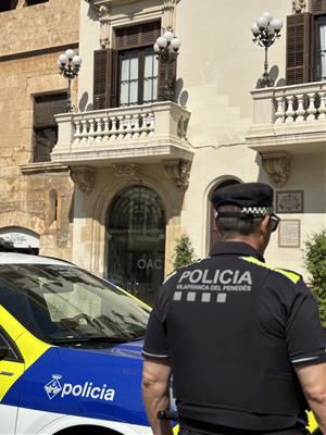 Dues persones detingudes per una estafa de 5.000 € a una persona gran a Vilafranca. Ajuntament de Vilafranca
