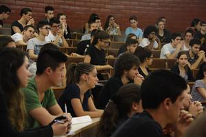 El 36,7% de la població a partir de 15 anys té estudis superiors, segons Idescat. ACN