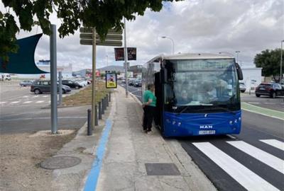 El bus de platges de Vilanova amplia el recorregut per connectar els aparcaments de la ronda Ibèrica amb la façana marítima. Ajuntament de Vilanova