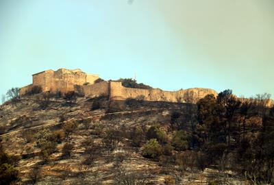 El Castell de Claramunt estarà tancat fins que acabin els treballs de retirada d'arbres cremats i la millora d'accessos. ACN