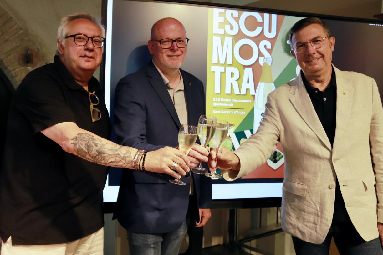 El Cavatast de Sant Sadurní es transforma en l'Escumostra per recosir la fragmentació que viu el món de les bombolles. ACN