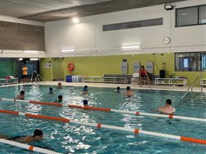 El Complex Aquàtic de Vilafranca reobre completament quasi nou mesos després de tancar pels estralls de la dana. ACN