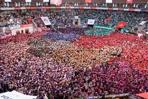 El Concurs de Castells sorteja els números de tall per comprar les entrades després de rebre més de 87.000 peticions. ACN