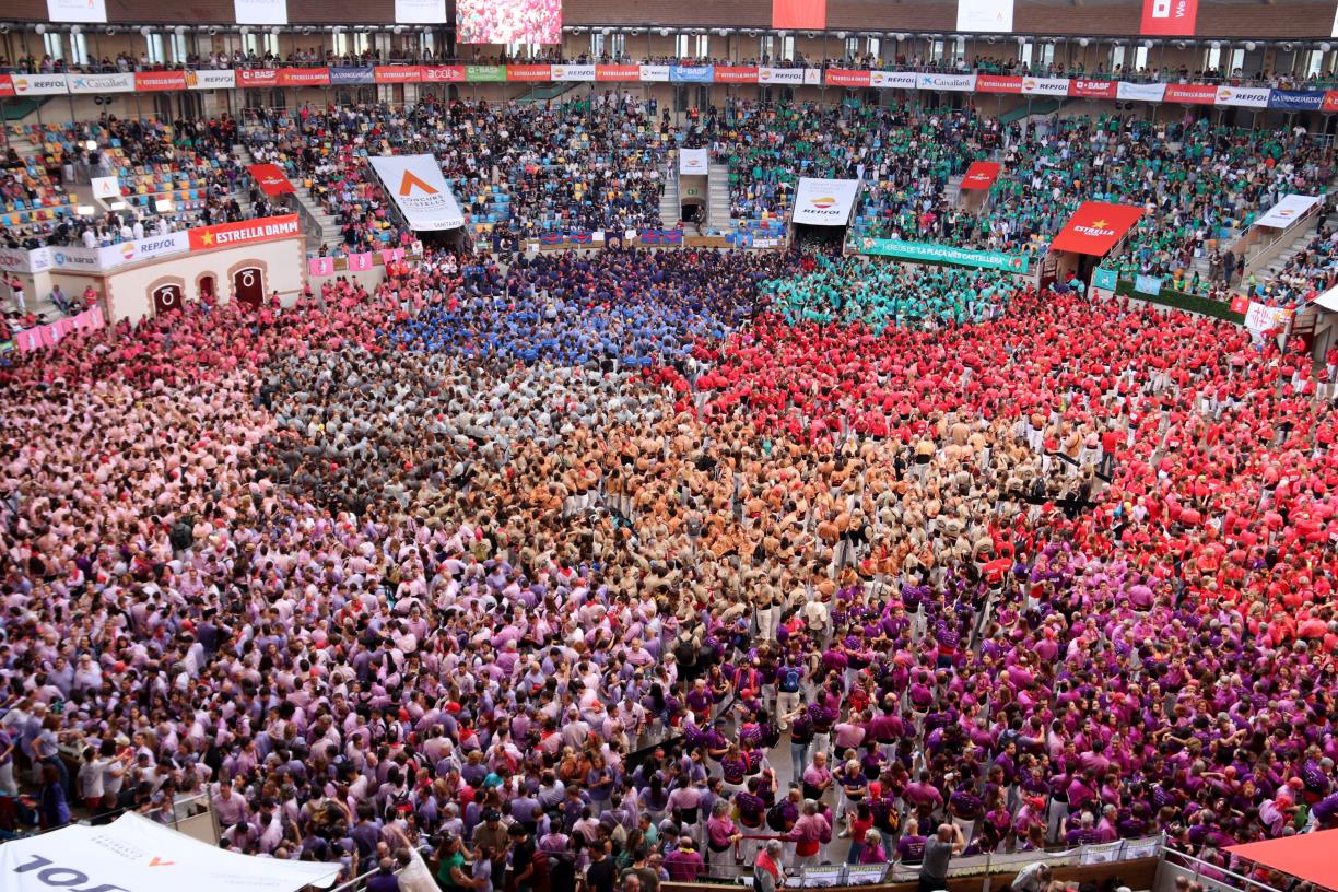El Concurs de Castells sorteja els números de tall per comprar les entrades després de rebre més de 87.000 peticions. ACN