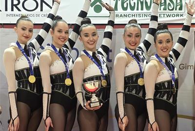 El conjunt Juvenil del Gimnàstic Ballerina VNG campió de Catalunya . Eix