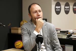 El conseller d'Esports, Berni Álvarez, al seu despatx de la conselleria, durant una entrevista. ACN / Bernat Vilaró