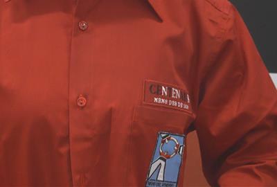 El distintiu a la camisa dels Nens del Vendrell . Eix