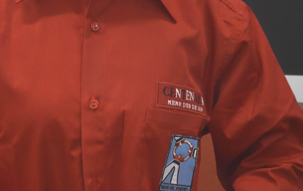 El distintiu a la camisa dels Nens del Vendrell . Eix