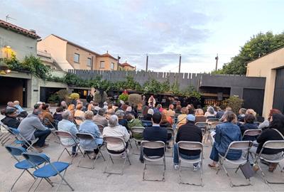 El Festival Poesia a les Caves arrenca amb èxit a Recaredo i incorpora els guanyadors dels Jocs Florals. Ajt Sant Sadurní d'Anoia