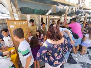 El Mercat de Joves Emprenedors torna a la plaça de la Vila amb la participació de 419 infants de primària. Ajuntament de Vilanova