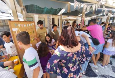 El Mercat de Joves Emprenedors torna a la plaça de la Vila amb la participació de 419 infants de primària. Ajuntament de Vilanova