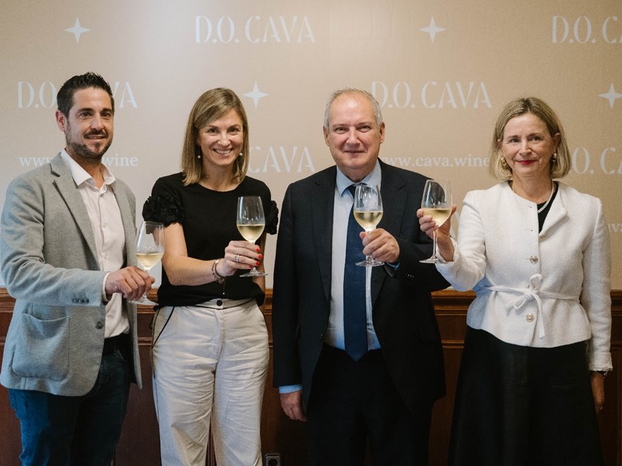 El ministre Jordi Hereu visita la seu de la D.O. Cava a Vilafranca per abordar els reptes del sector. DO Cava