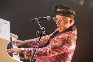 El Musicveu es vesteix de gala amb Ramon Mirabet i un tribut a Elton John. EIX
