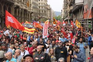 El ‘no a la guerra’, els salaris baixos i la crisi de l’habitatge marquen les reivindicacions del Primer de Maig. ACN