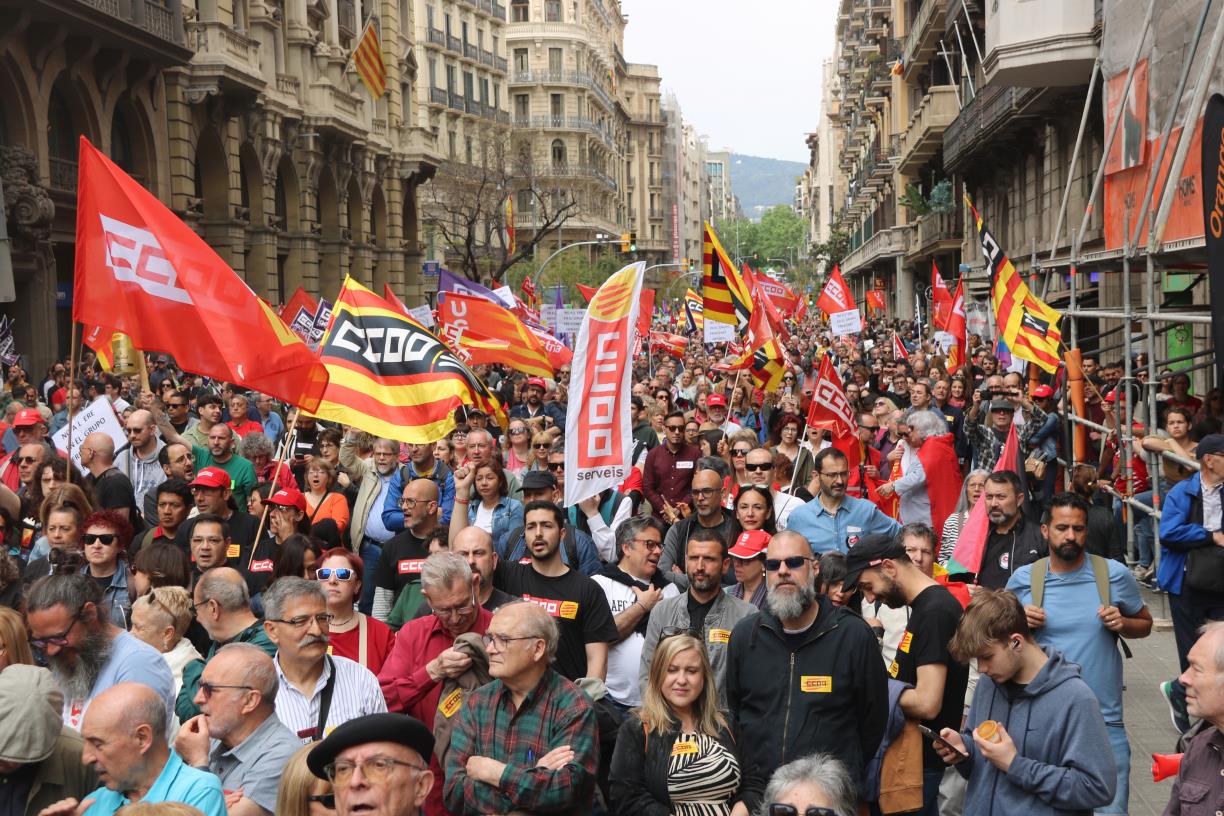 El ‘no a la guerra’, els salaris baixos i la crisi de l’habitatge marquen les reivindicacions del Primer de Maig. ACN