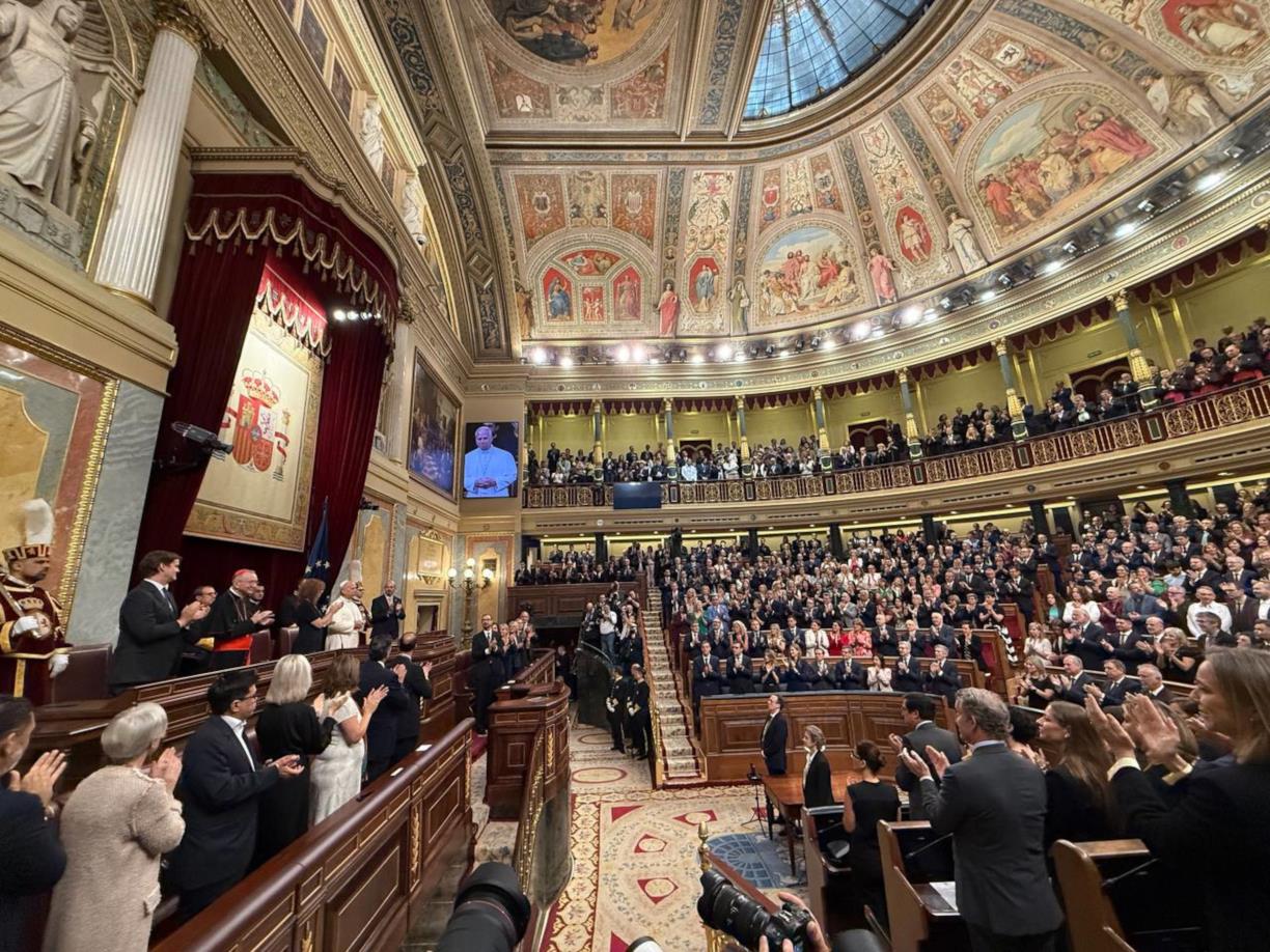 El papa Lleó XIV, aplaudit al Congrés dels Diputats . ACN / Javier Barbancho