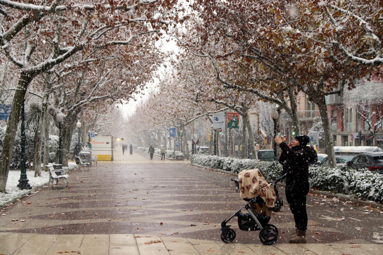 El Passeig Verdaguer d'Igualada emblanquinat  . Mar Martí