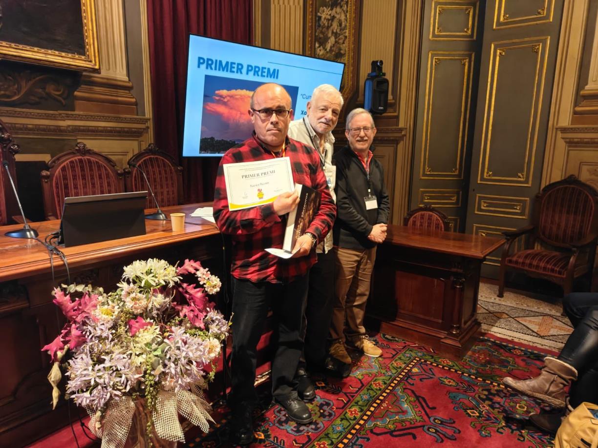 El penedesenc Xavi Navas guanya el primer premi del concurs Fotomet amb “Cumulonimbus encès”. Xavi Navas