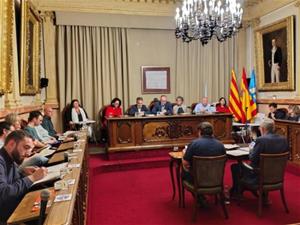 El ple de Vilanova blinda els locals comercials i certifica la millora dels comptes municipals. Ajuntament de Vilanova
