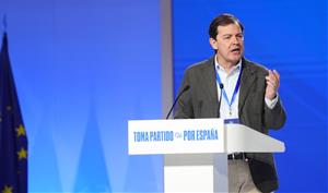 El president de Castella i Lleó, Alfonso Fernández Mañueco, aquest dissabte al congrés dels populars. ACN / Javier Barbancho