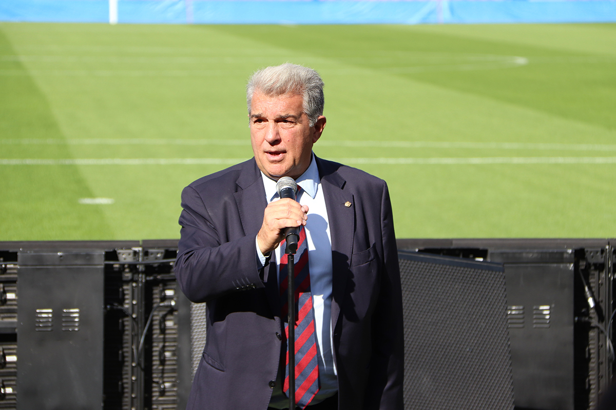 El president del FC Barcelona, Joan Laporta, durant una roda de premsa a l'interior de l'Spotify Camp Nou . ACN / Gerard Escaich