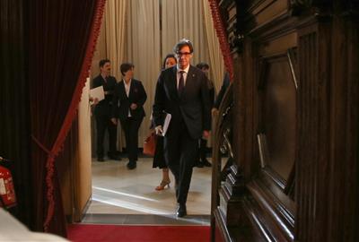 El president del Govern, Salvador Illa, entrant al ple del Parlament. ACN / Bernat Vilaró
