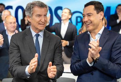 El president del PP, Alberto Núñez Feijóo, amb Juanma Moreno, candidat i guanyador del partit a les eleccions d'Andalusia. ACN