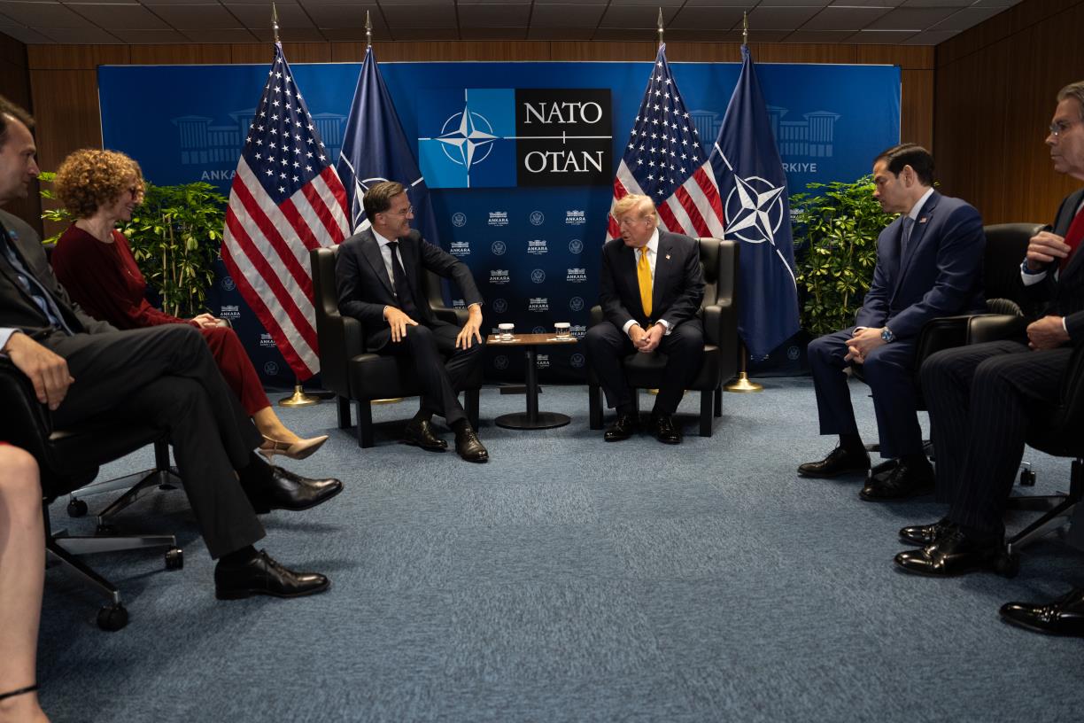 El president dels Estats Units, Donald Trump, amb el secretari general de l'OTAN, Mark Rutte, a la cimera d'Ankara. ACN
