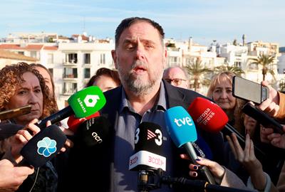 El president d’ERC, Oriol Junqueras, atén els mitjans de comunicació des de Sitges amb motiu d’una reunió del grup parlamentari . ACN