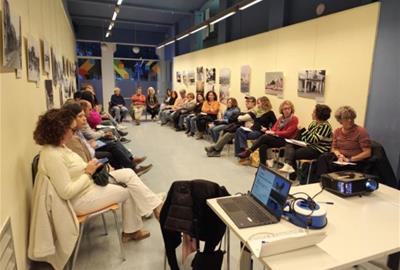 El projecte comunitari “A-porta” s’inicia als barris de Mar i La Sardana per reforçar la cohesió i l’acompanyament veïnal. Ajuntament de Vilanova