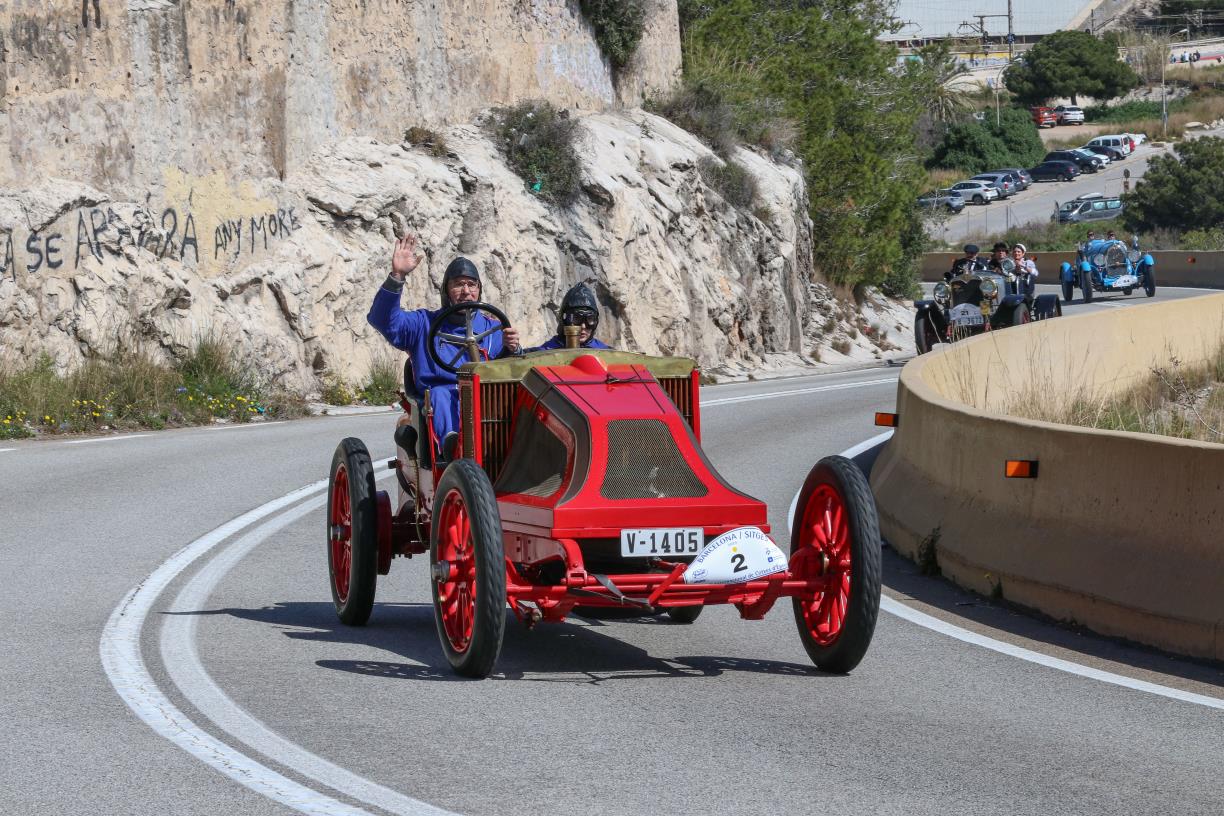 El Ral·li Internacional de Cotxes d’Època Barcelona–Sitges 2026 gairebé arriba al centenar d’inscrits. EIX