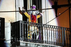 El rei Carnestoltes s’apodera de Vilanova i la Geltrú carregant contra Rodalies i reclamant “un transport públic digne”