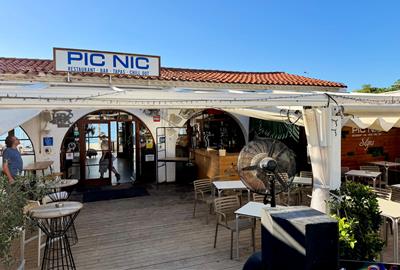 El restaurant PicNic de Sitges tanca per ordre de l'Estat i diumenge servirà els últims àpats. ACN