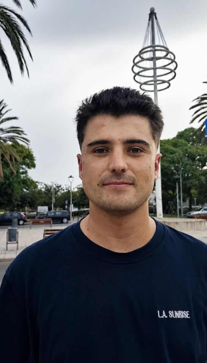 El roquetenc Carlos A. Martín-García estudiarà un màster a Oxford amb una beca de la fundació La Caixa . EIX
