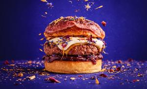 El Surtidor On Fire, premiat a The Champions Burger en un certamen històric a l’RCDE Stadium. EIX