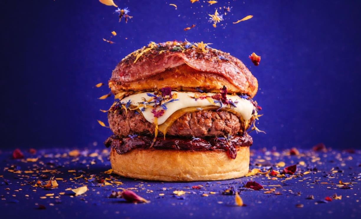 El Surtidor On Fire, premiat a The Champions Burger en un certamen històric a l’RCDE Stadium. EIX