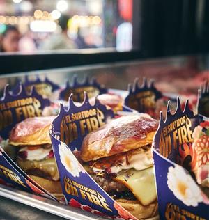 El Surtidor porta el sabor de Vilanova a la Champions Burger Barcelona amb la seva foodtruck. El Surtidor