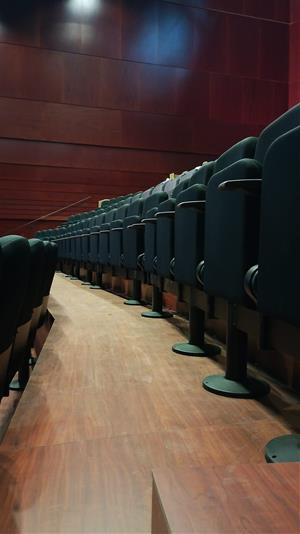 El Teatre Àngel Guimerà estrena noves butaques i millores d’accessibilitat i seguretat