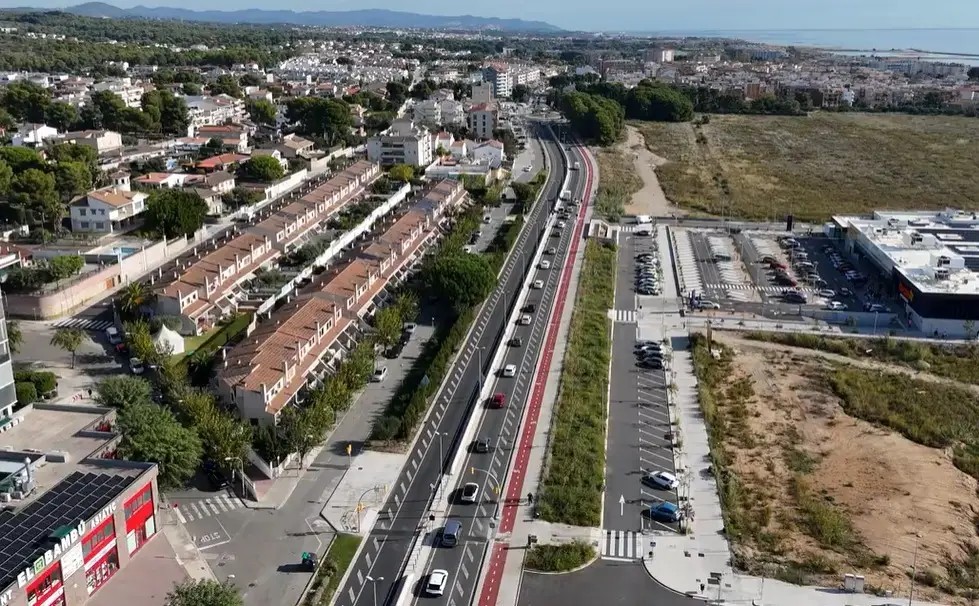 El Tour de França recorrerà aquest diumenge la costa penedesenca en una jornada històrica que convertirà el territori en l'aparador internacional  . A