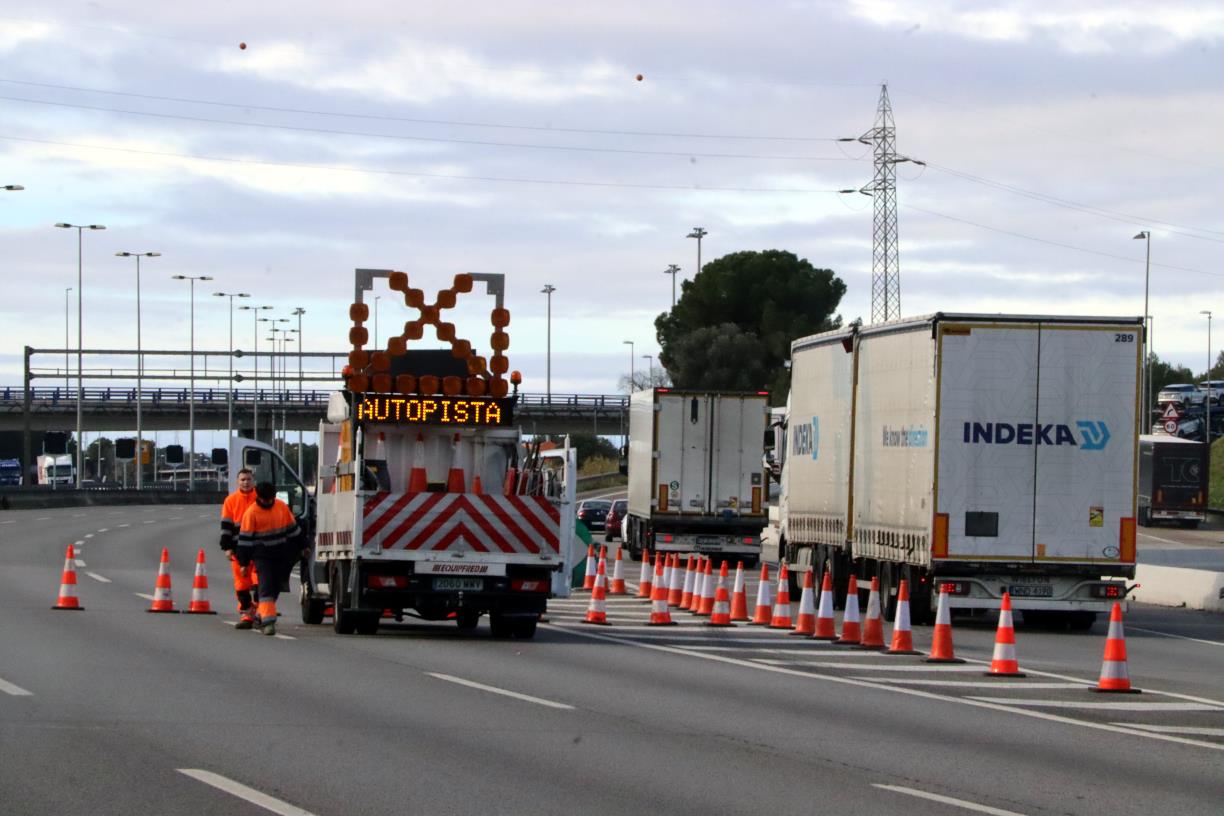 El tram tallat de l'AP-7 a Gelida es reobrirà aquest dilluns a les 3 de la matinada. ACN