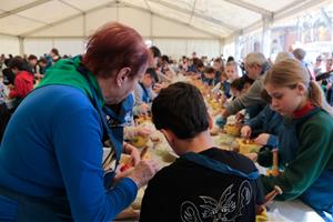 El Vendrell celebra 40 anys de Xatonada Popular amb 3.000 degustacions i el relleu generacional assegurat. ACN
