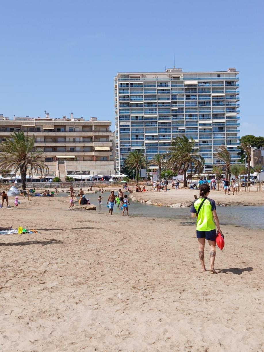 El Vendrell reforça la seguretat a les platges amb la incorporació d’un socorrista al Riuet. Ajuntament del Vendrell