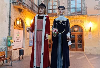 El Vendrell renova el conveni amb el Grup de Gegants i Nans per preservar el Salvador i la Teresa. Ajuntament del Vendrell