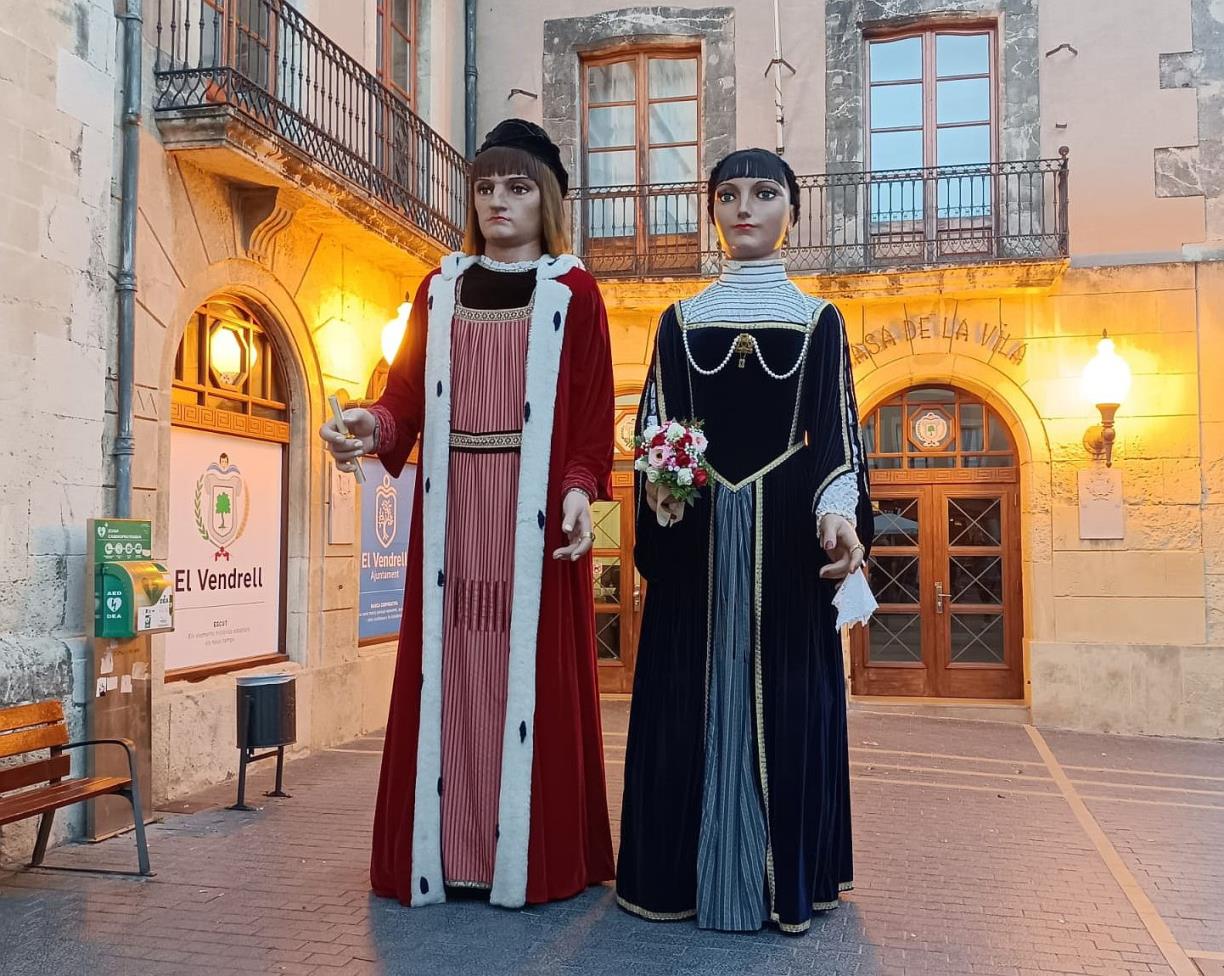 El Vendrell renova el conveni amb el Grup de Gegants i Nans per preservar el Salvador i la Teresa. Ajuntament del Vendrell