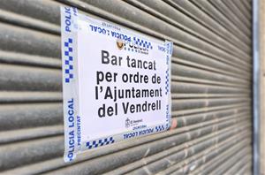 El Vendrell tanca dos locals del Camí dels Molins després d’anys d’incidències i reforça la vigilància a la zona. Ajt. del Vendrell