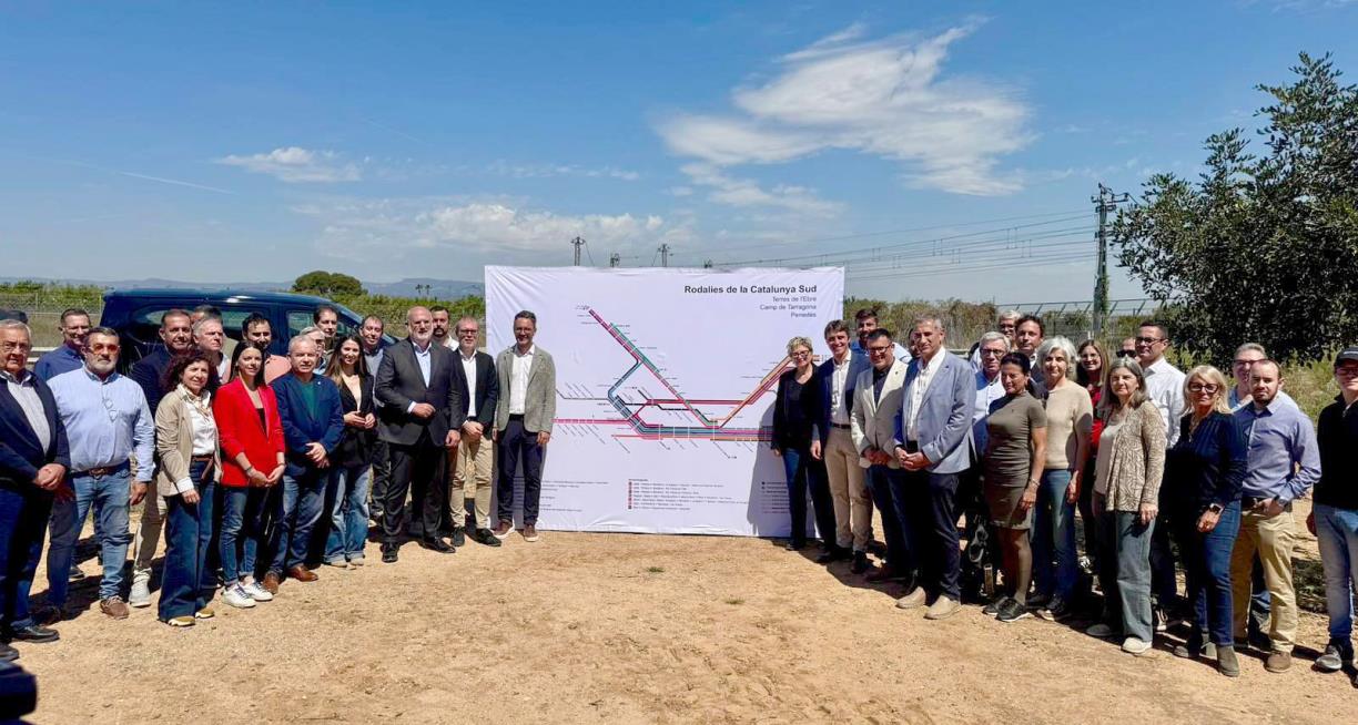 Els alcaldes, regidors i càrrecs de Junts-Impulsem el Penedès. Eix