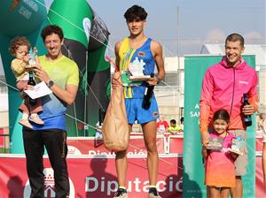 Els atletes del Club Atletisme Vilafranca a Santa Margarida i els Monjos. Eix