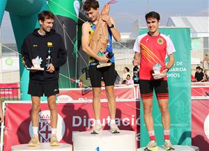 Els atletes del Club Atletisme Vilafranca a Santa Margarida i els Monjos
